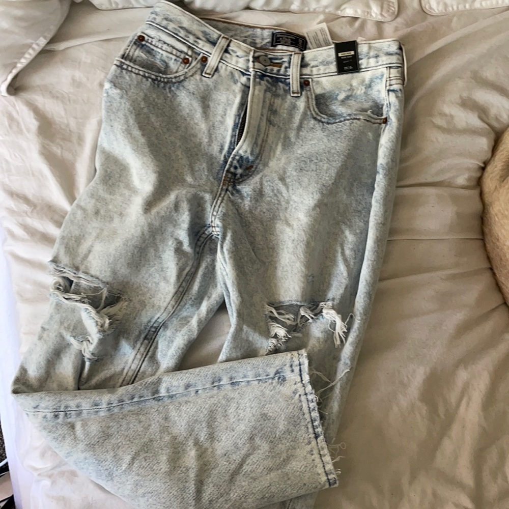 Abercrombie ripped light denim mom jean